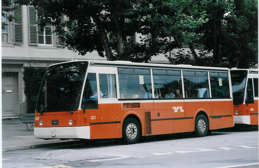 (025'721) - TL Lausanne - Nr. 121/VD 1584 - Van Hool am 22. August 1998 in Lausanne, Montbenon