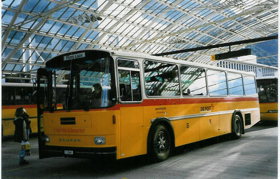 (026'827) - PTT-Regie - P 25'645 - Saurer/Hess am 6. Oktober 1998 in Chur, Postautostation