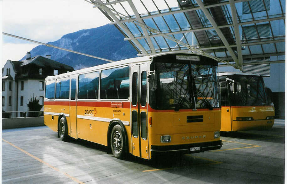 (026'833) - PTT-Regie - P 24'271 - Saurer/Tscher am 6. Oktober 1998 in Chur, Postautostation