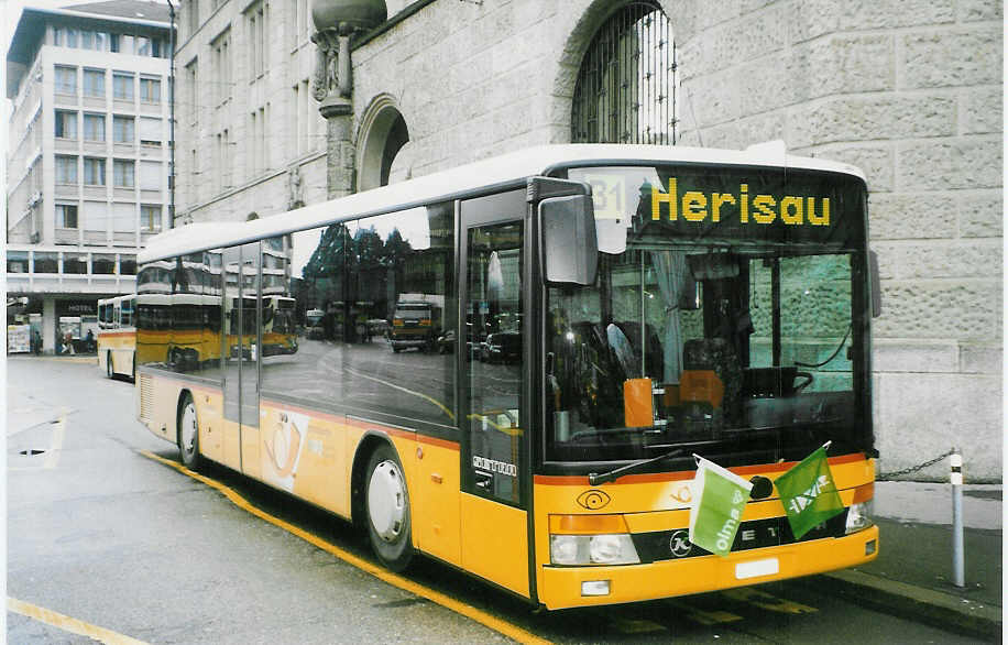 (026'934) - PTT-Regie - P 25'802 - Setra am 8. Oktober 1998 beim Bahnhof St. Gallen