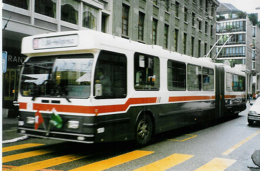 (027'015) - VBSG St. Gallen - Nr. 109 - Saurer/Hess Gelenktrolleybus am 8. Oktober 1998 beim Bahnhof St. Gallen