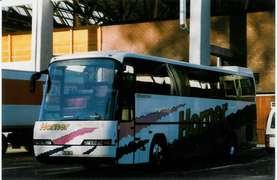 (027'735) - Horner, Tafers - Nr. 1/FR 500 - Neoplan am 2. November 1998 in Thun, Grabengut