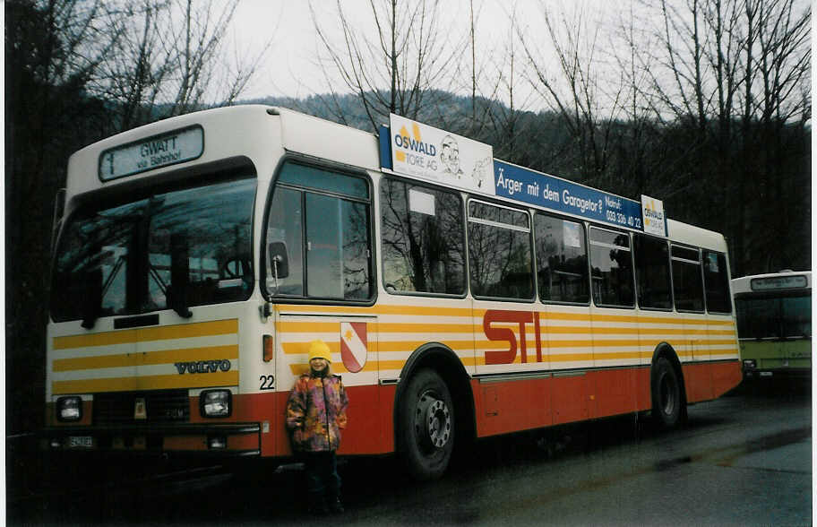 (028'315) - STI Thun - Nr. 22/BE 419'022 - Volvo/R&J (ex SAT Thun Nr. 22) am 20. Dezember 1998 bei der Schifflndte Thun