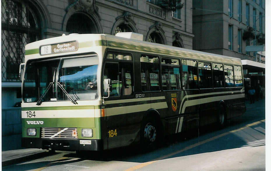 (028'416) - SVB Bern - Nr. 184/BE 451'184 - Volvo/R&J am 29. Dezember 1998 beim Bahnhof Bern