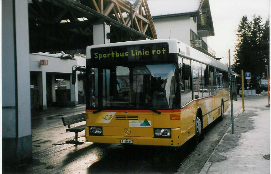 (028'615) - PTT-Regie - P 25'593 - Mercedes am 1. Januar 1999 in Lenzerheide, Postautostation