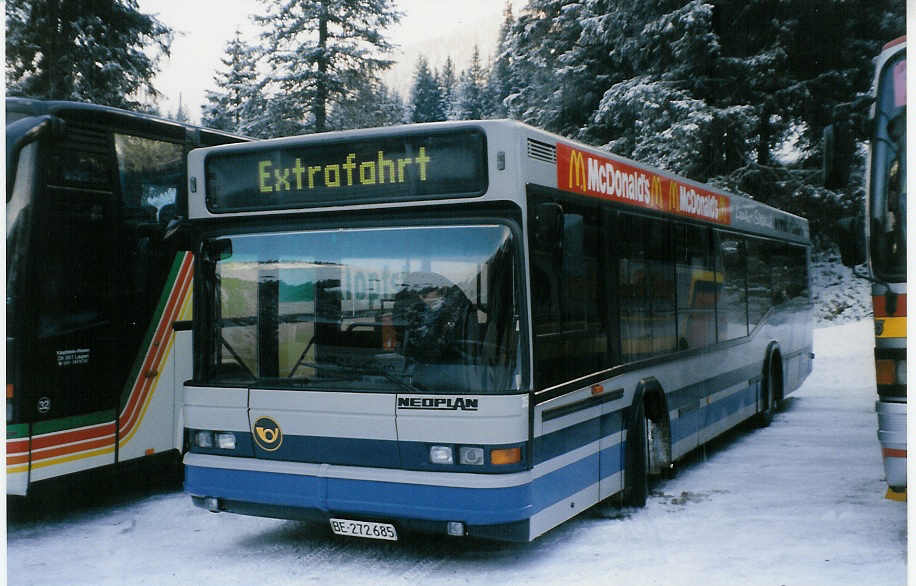 (029'028) - AAGI Interlaken - Nr. 35/BE 272'685 - Neoplan am 12. Januar 1999 in Adelboden, Unter dem Birg