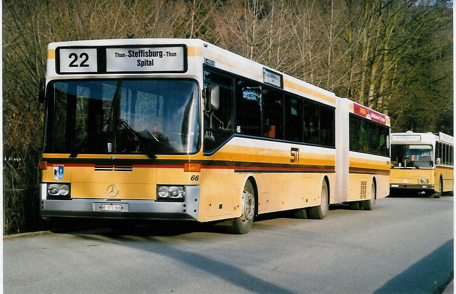 (030'016) - STI Thun - Nr. 66/BE 371'366 - Mercedes am 9. Mrz 1999 bei der Schifflndte Thun