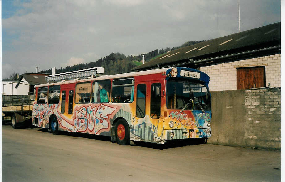 (030'529) - Spielbus, Thun - Mercedes (ex STI Thun Nr. 43) am 1. April 1999 in Thun, Garage STI