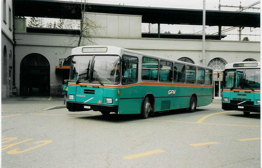 (030'635) - GFM Fribourg - Nr. 8/FR 395 - Volvo/Lauber am 3. April 1999 beim Bahnhof Fribourg