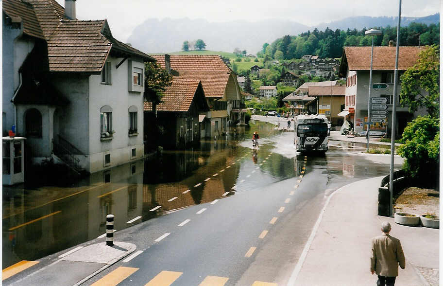 (031'519) - STI Thun - Nr. 27/BE 419'027 - Volvo/R&J (ex SAT Thun Nr. 27) am 16. Mai 1999 in Gwatt, Gwattstrasse