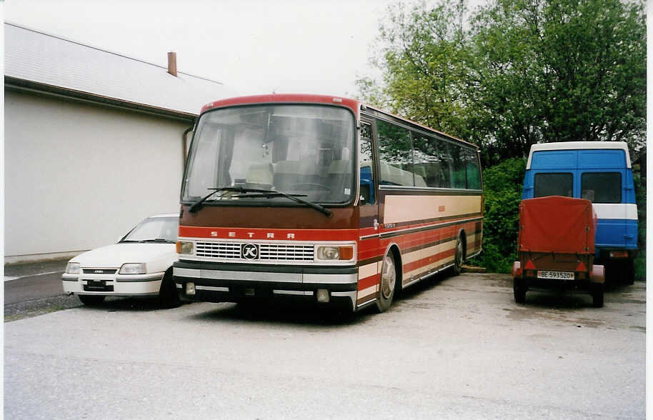 (031'536) - Dinic, Thun - Setra (ex Bergmann, Adelboden; ex Trachsel, Adelboden) am 22. Mai 1999 in Uetendorf, Allmend