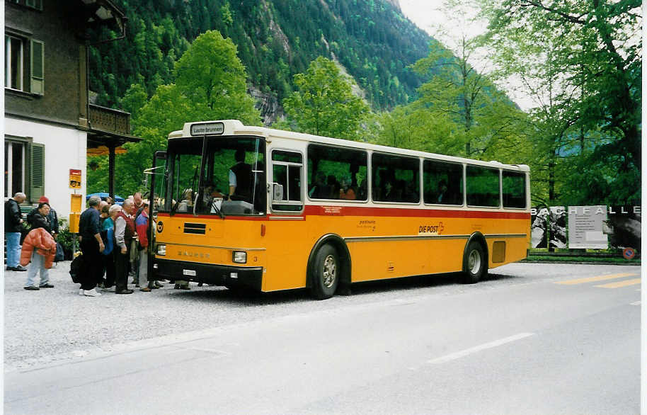 (031'607) - Schmocker, Stechelberg - Nr. 3/BE 203'025 - Saurer/R&J (ex Nr. 1; ex Gertsch, Stechelberg Nr. 1) am 23. Mai 1999 in Trmmelbach, Trmmelbachflle