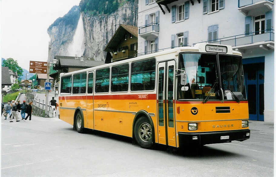 (031'611) - Schmocker, Stechelberg - Nr. 3/BE 203'025 - Saurer/R&J (ex Nr. 1; ex Gertsch, Stechelberg Nr. 1) am 23. Mai 1999 beim Bahnhof Lauterbrunnen