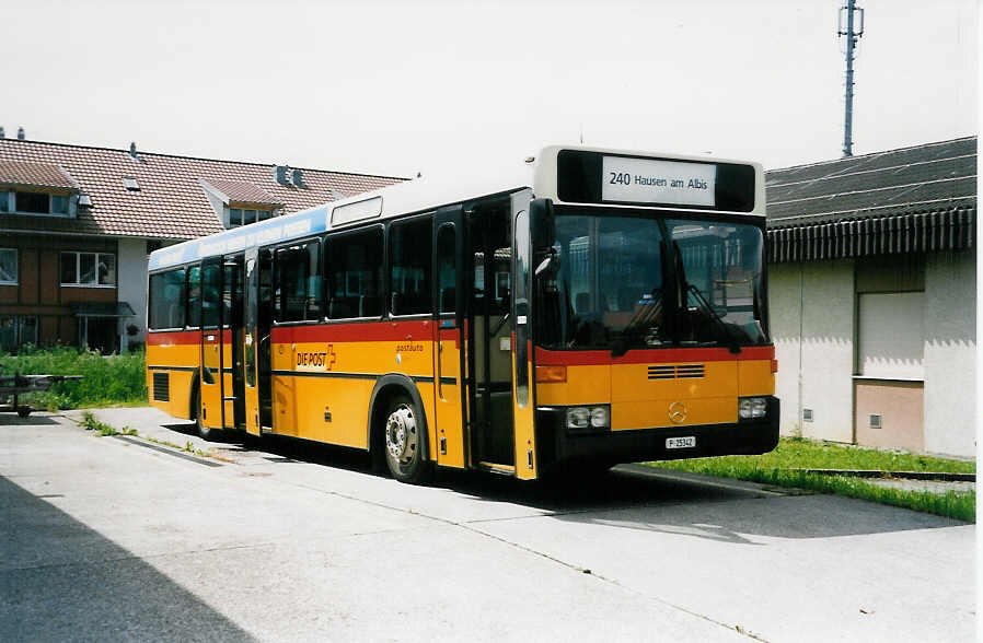 (031'725) - PTT-Regie - P 25'342 - Mercedes/R&J am 2. Juni 1999 in Hausen, Postgarage