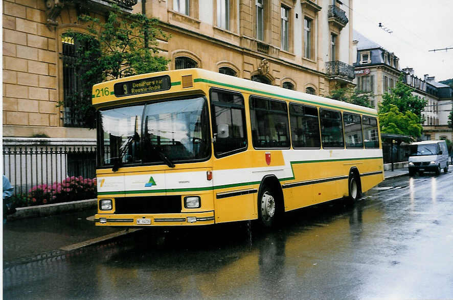 (033'306) - TN Neuchtel - Nr. 216/NE 64'216 - Volvo/Hess am 6. Juli 1999 in Neuchtel, Place Pury