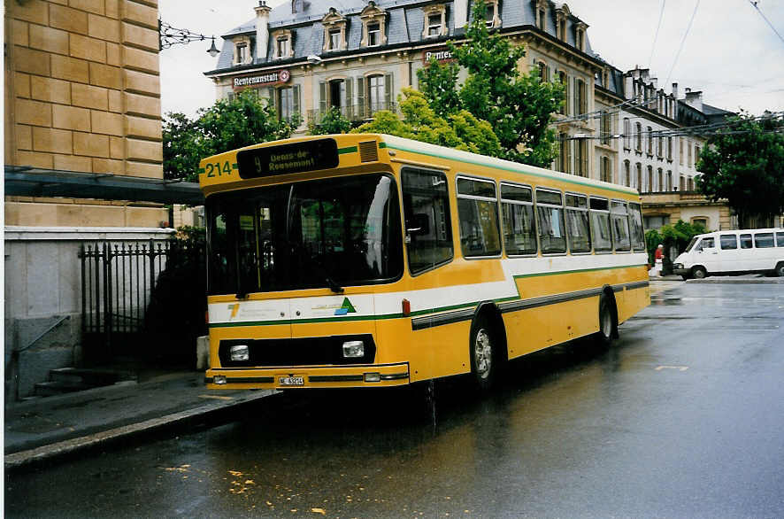 (033'317) - TN Neuchtel - Nr. 214/NE 63'214 - Volvo/Hess am 6. Juli 1999 in Neuchtel, Place Pury