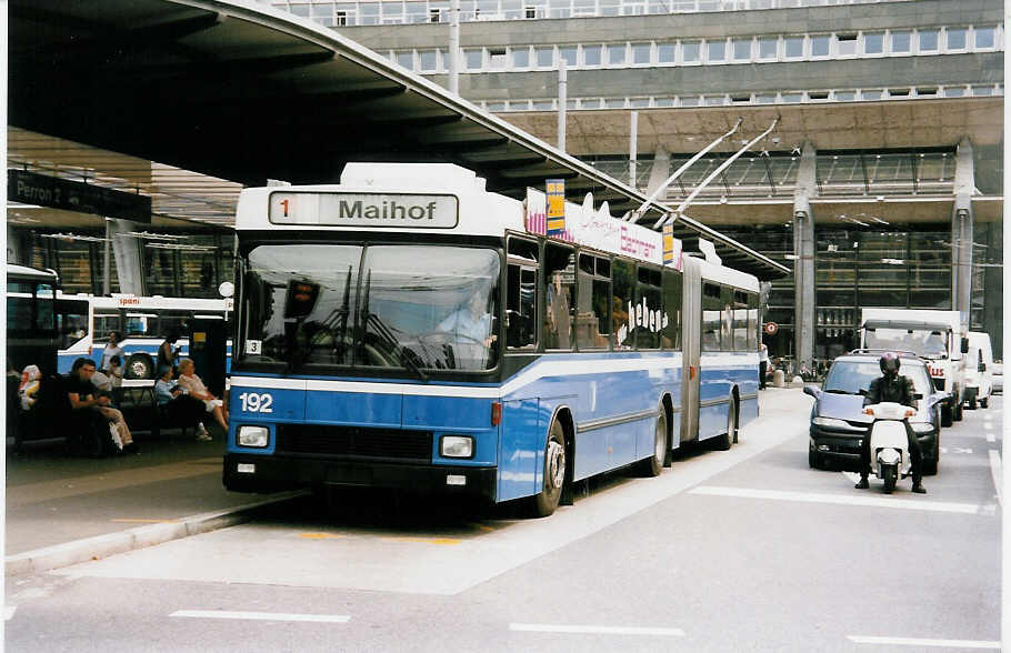 (034'302) - VBL Luzern - Nr. 192 - NAW/Hess Gelenktrolleybus am 13. Juli 1999 beim Bahnhof Luzern