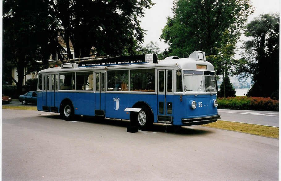 (034'324) - VBL Luzern - Nr. 25 - FBW/FFA Trolleybus am 13. Juli 1999 in Luzern, Verkehrshaus