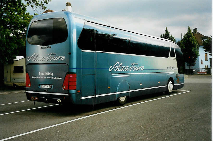 (034'826) - Aus Deutschland: Knig, Grfentonna - GTH-LK 126 - Neoplan am 22. Juli 1999 in Thun, Seestrasse