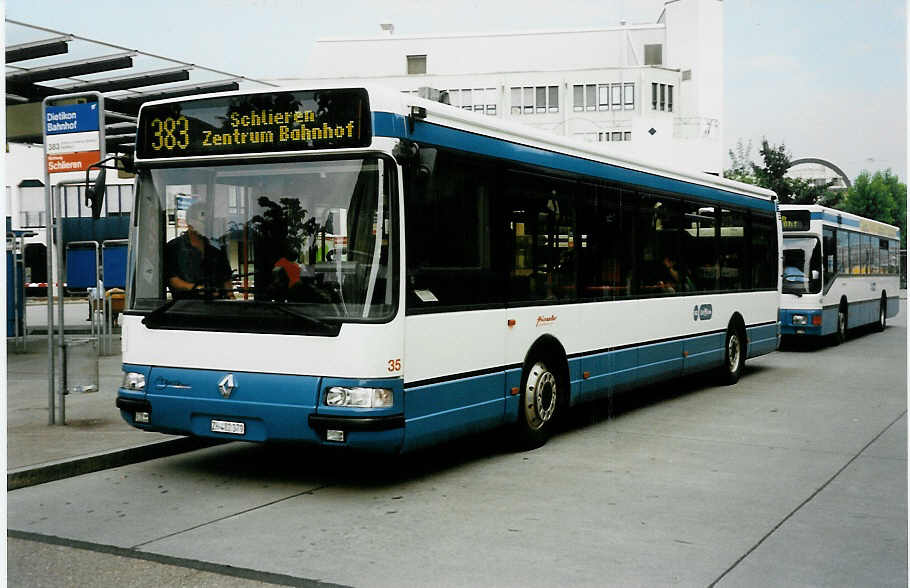 (035'020) - Hrzeler, Dietikon - Nr. 35/ZH 482'379 - Renault am 4. August 1999 beim Bahnhof Dietikon