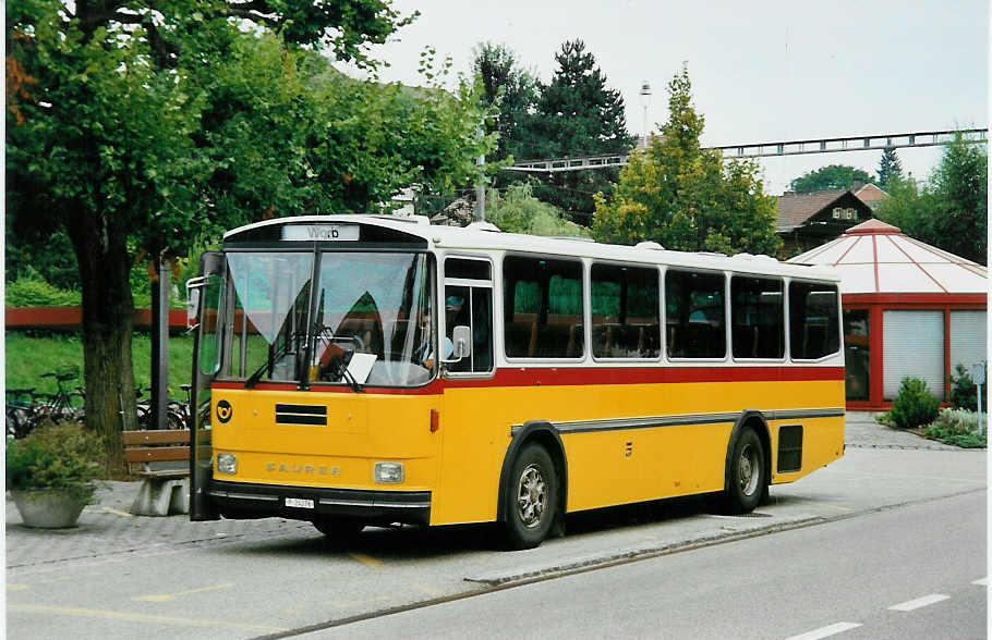 (035'233) - PTT-Regie - P 24'276 - Saurer/Tscher am 14. August 1999 beim Bahnhof Grosshchstetten