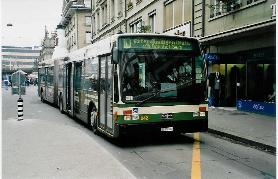 (037'810) - SVB Bern - Nr. 242/BE 518'242 - Van Hool am 25. November 1999 beim Bahnhof Bern