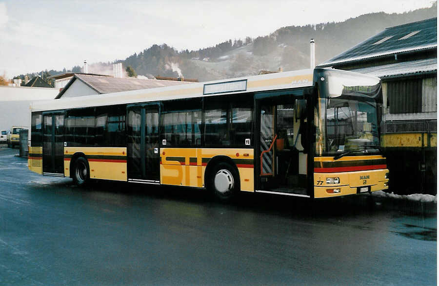 (038'001) - STI Thun - Nr. 77/BE 274'177 - MAN am 3. Dezember 1999 in Thun, Garage