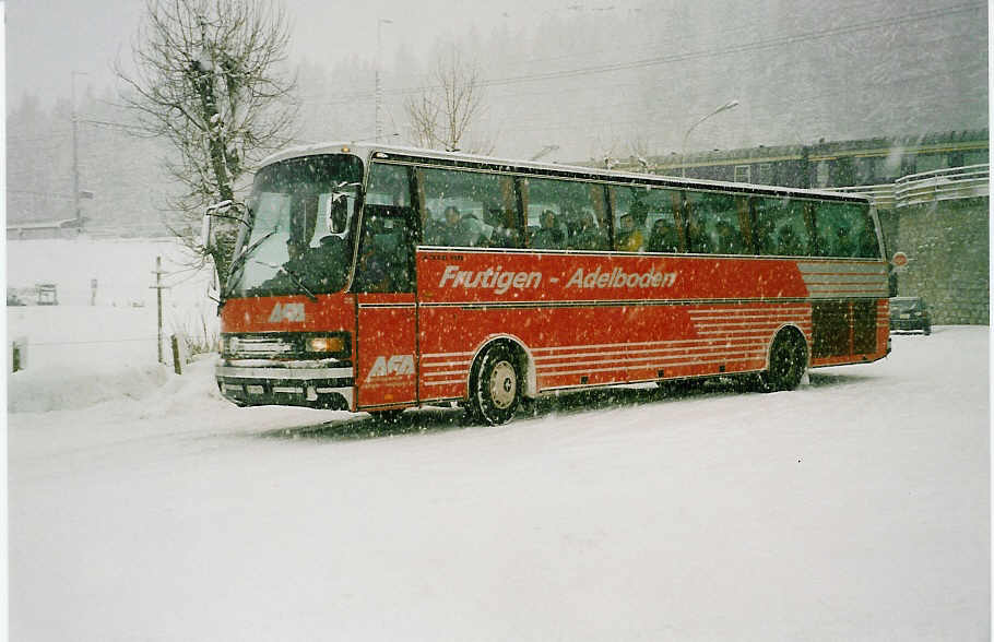 (038'119) - AFA Adelboden - Nr. 23/BE 26'773 - Setra am 28. Dezember 1999 beim Bahnhof Kandersteg