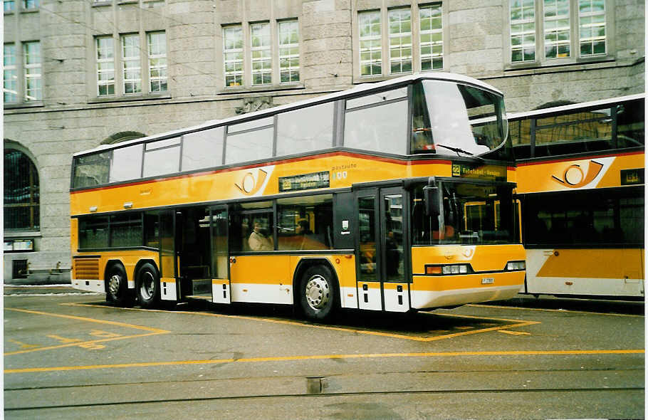 (038'611) - PTT-Regie - P 27'808 - Neoplan am 1. Januar 2000 beim Bahnhof St. Gallen