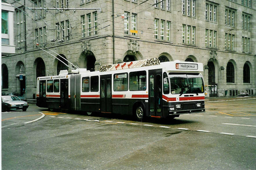 (038'622) - VBSG St. Gallen - Nr. 108 - Saurer/Hess Gelenktrolleybus am 1. Januar 2000 beim Bahnhof St. Gallen