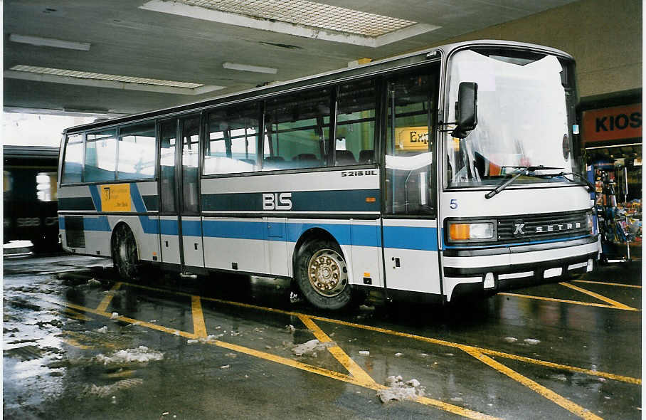 (038'924) - AFA Adelboden - Nr. 5/BE 26'705 - Setra (ex Nr. 25) am 19. Februar 2000 beim Bahnhof Frutigen