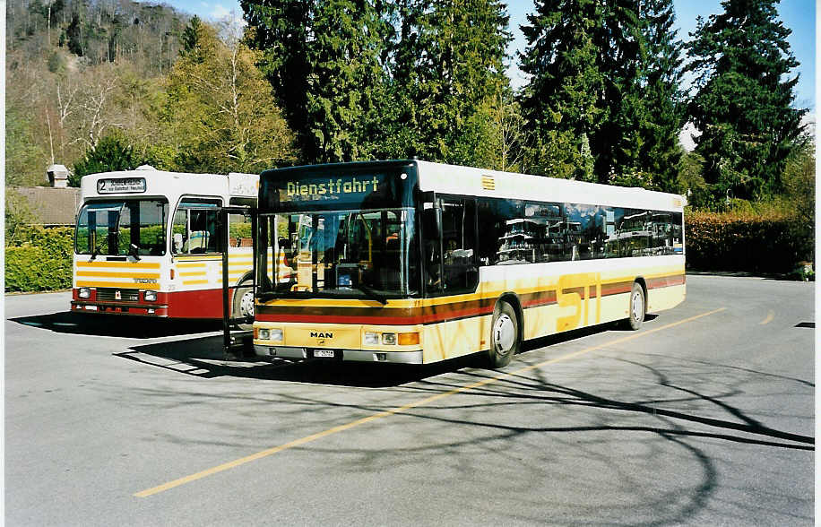 (040'223) - STI Thun - Nr. 11/BE 26'748 - MAN (ex TSG Blumenstein Nr. 2) am 15. April 2000 bei der Schifflndte Thun