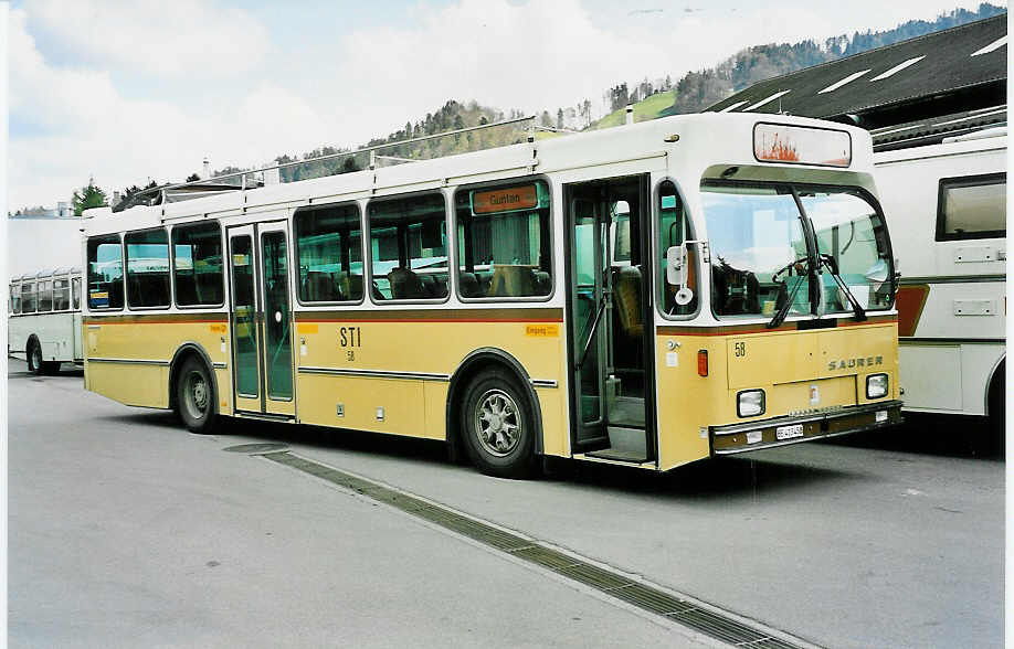 (040'235) - STI Thun - Nr. 58/BE 413'458 - Saurer/R&J am 19. April 2000 in Thun, Garage