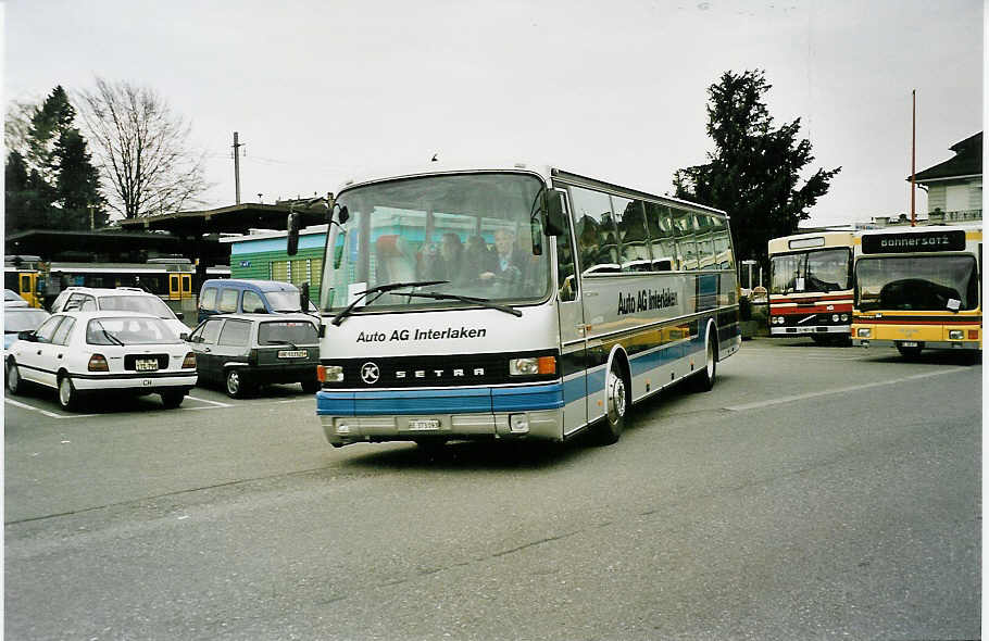 (040'301) - AAGI Interlaken - Nr. 29/BE373'093 - Setra am 19. April 2000 beim Bahnhof Thun