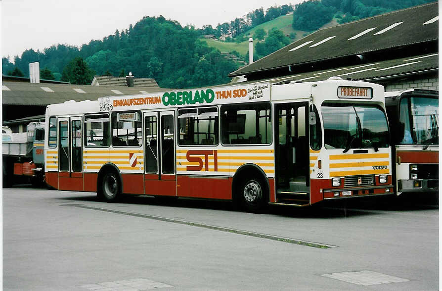 (040'629) - STI Thun - Nr. 23/BE 419'023 - Volvo/R&J (ex SAT Thun Nr. 23) am 25. Mai 2000 in Thun, Garage