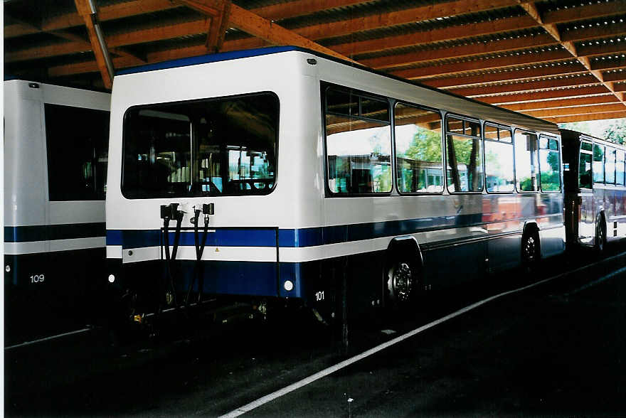 (040'722) - ZVB Zug - Nr. 101/ZG 82'541 - Lanz+Marti/Hess Personenanhnger am 1. Juni 2000 in Zug, Garage