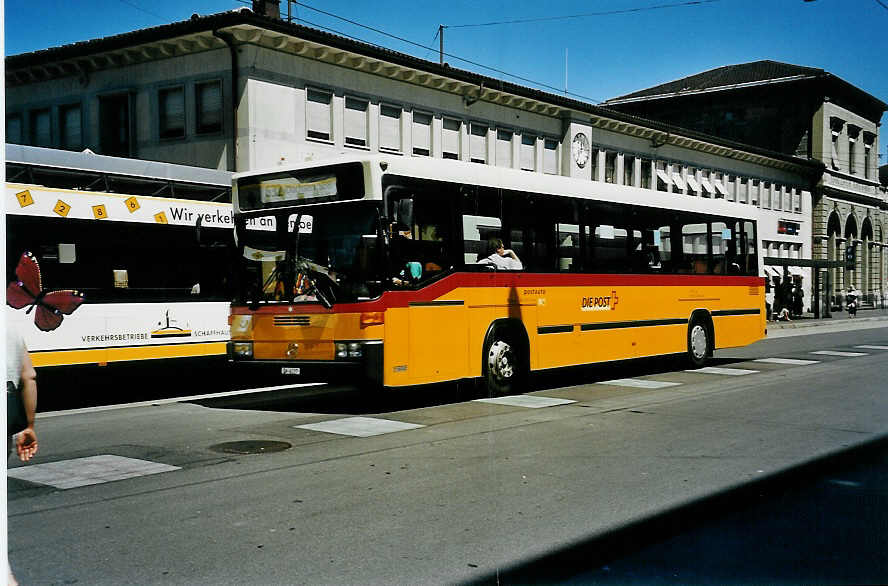 (041'330) - Rattin, Schaffhausen - Nr. 27/SH 6127 - Mercedes/Hess am 19. Juni 2000 beim Bahnhof Schaffhausen