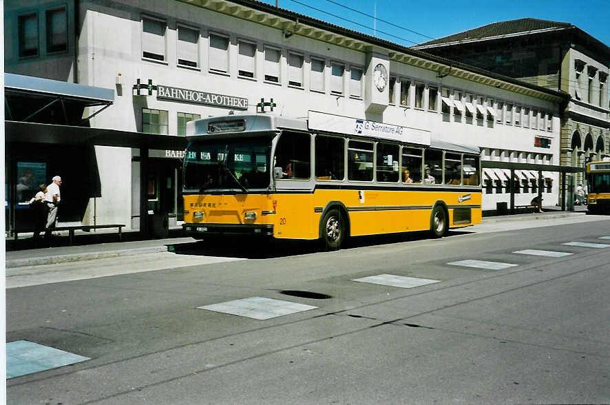 (041'406) - VBSH Schaffhausen - Nr. 20/SH 38'020 - Saurer/Hess am 19. Juni 2000 beim Bahnhof Schaffhausen