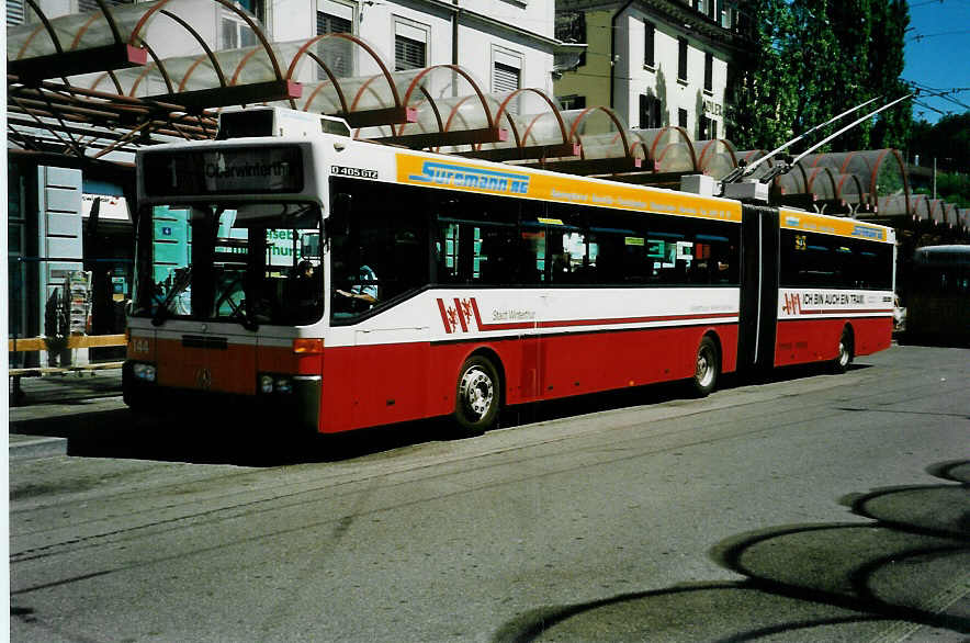 (041'521) - WV Winterthur - Nr. 144 - Mercedes Gelenktrolleybus am 19. Juni 2000 beim Hauptbahnhof Winterthur