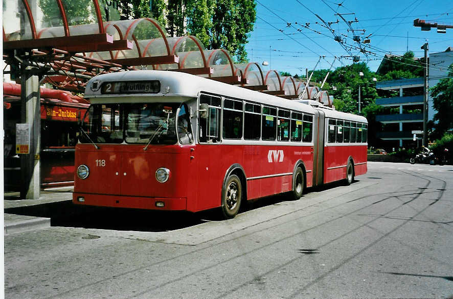 (041'522) - WV Winterthur - Nr. 118 - Berna/SWS-R&J Gelenktrolleybus am 19. Juni 2000 beim Hauptbahnhof Winterthur