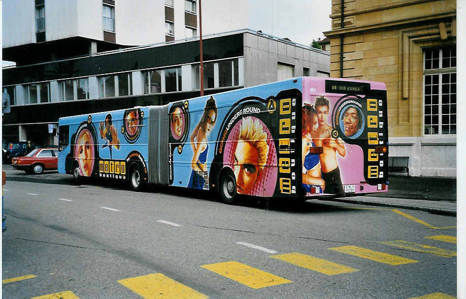 (041'813) - TC La Chaux-de-Fonds - Nr. 181/NE 91'281 - Mercedes am 12. Juli 2000 beim Bahnhof La Chaux-de-Fonds