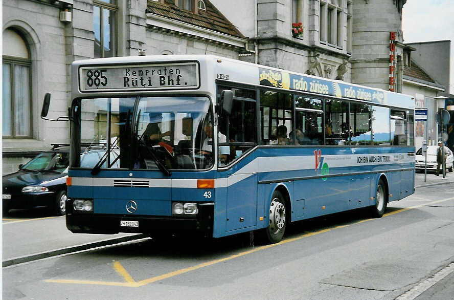 (042'016) - VZO Grningen - Nr. 43/ZH 182'043 - Mercedes am 17. Juli 2000 beim Bahnhof Rapperswil