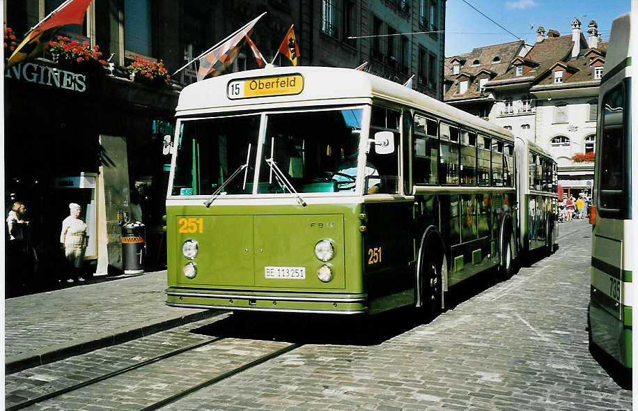 (042'516) - SVB Bern - Nr. 251/BE 113'251 - FBW/SWS-R&J am 12. August 2000 in Bern, Brenplatz