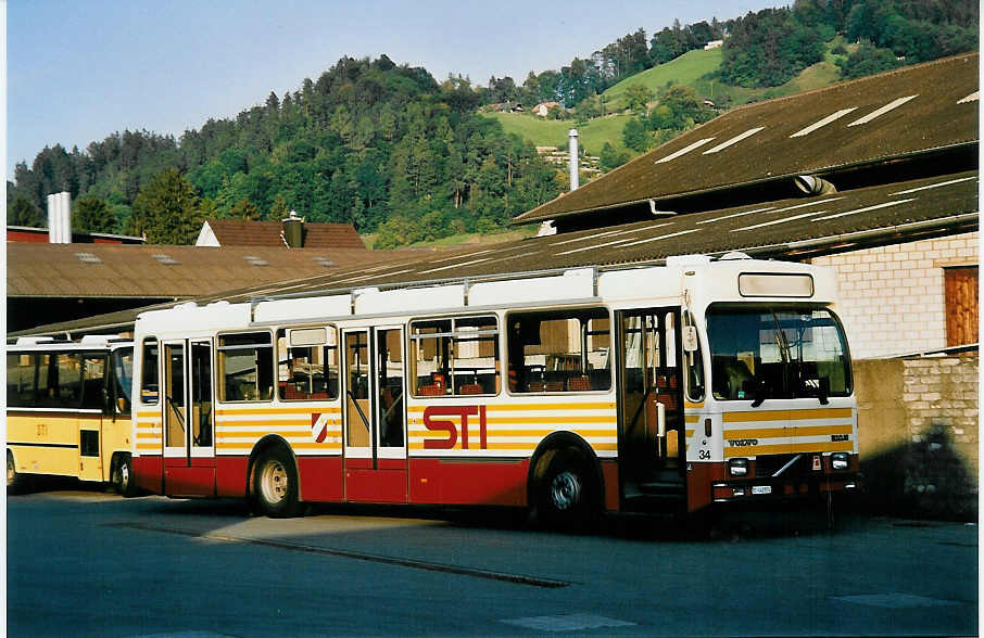 (043'322) - STI Thun - Nr. 34/BE 443'834 - Volvo/R&J (ex SAT Thun Nr. 34) am 26. September 2000 in Thun, Garage