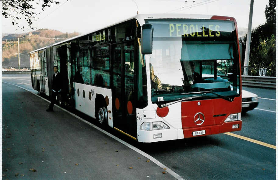 (043'912) - TPF Fribourg - Nr. 584/FR 617 - Mercedes am 25. November 2000 in Fribourg, Place Phyton