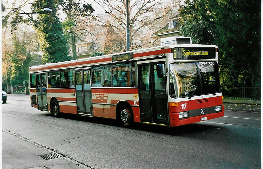 (044'004) - VB Biel - Nr. 117/BE 512'117 - Mercedes am 2. Dezember 2000 in Biel, Mhlebrcke