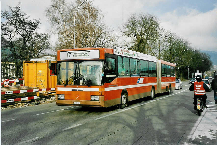 (044'136) - BOGG Wangen b.O. - Nr. 15/SO 130'269 - Mercedes/Hess (ex AGO Olten Nr. 15) am 27. Dezember 2000 beim Bahnhof Olten