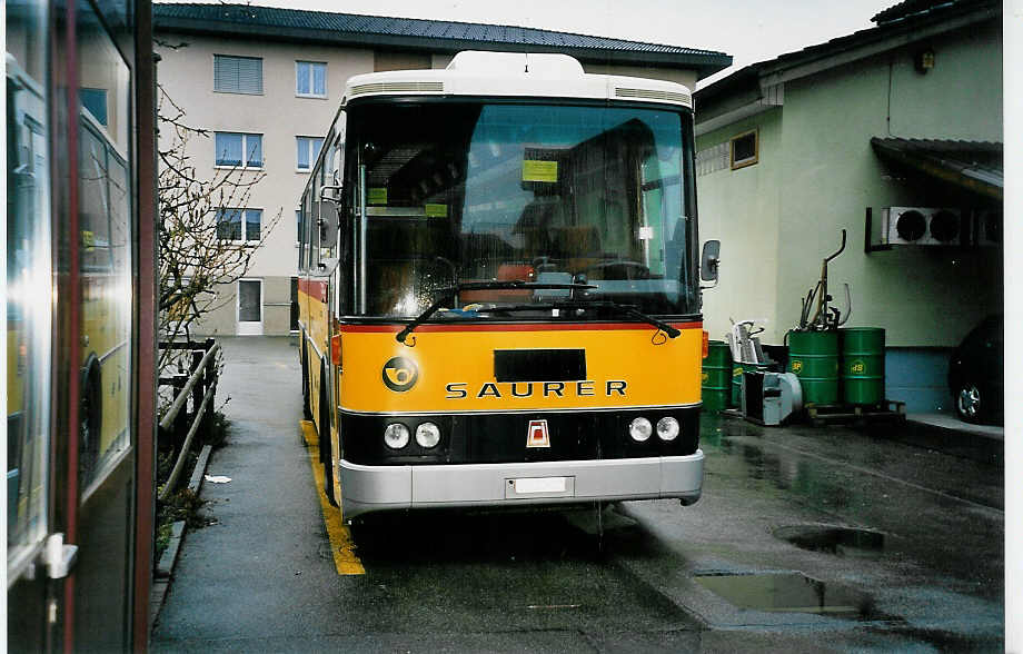 (045'011) - Schnider, Schpfheim - LU 15'607 - Saurer/R&J am 22. Februar 2001 in Schpfheim, Garage