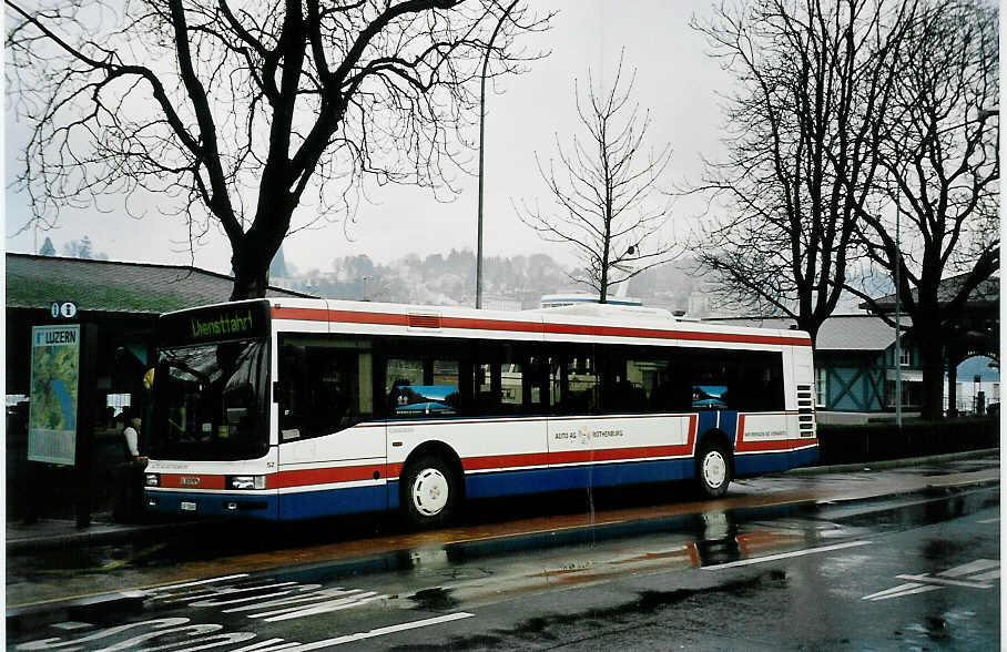 (045'015) - AAGR Rothenburg - Nr. 52/LU 15'040 - Iveco am 22. Februar 2001 beim Bahnhof Luzern