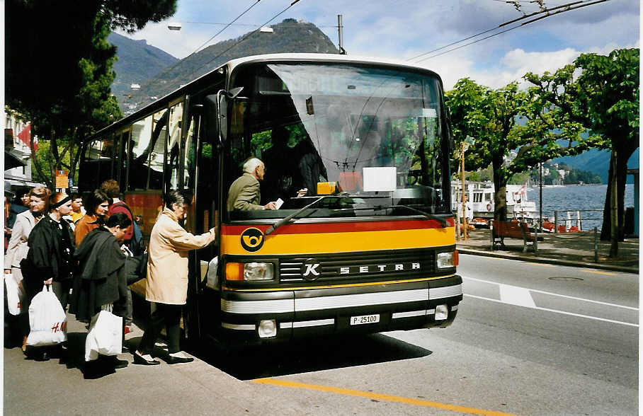 (046'106) - PTT-Regie - P 25'100 - Setra am 23. April 2001 in Lugano, Piazza Rezzonico